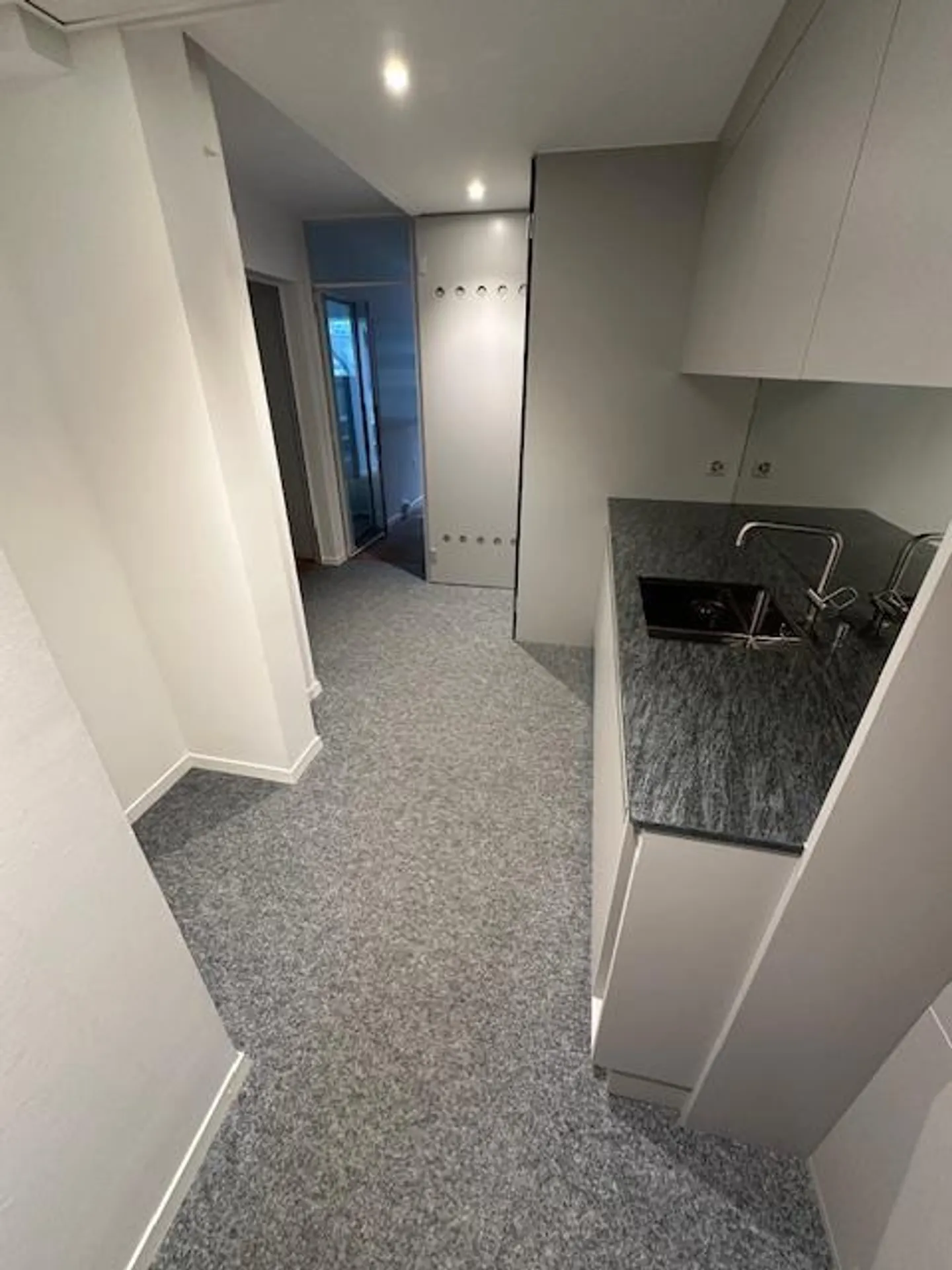 107 m2 commercial space with 3 furnished rooms for rent in the Elfenau district - Photo 2 of 5