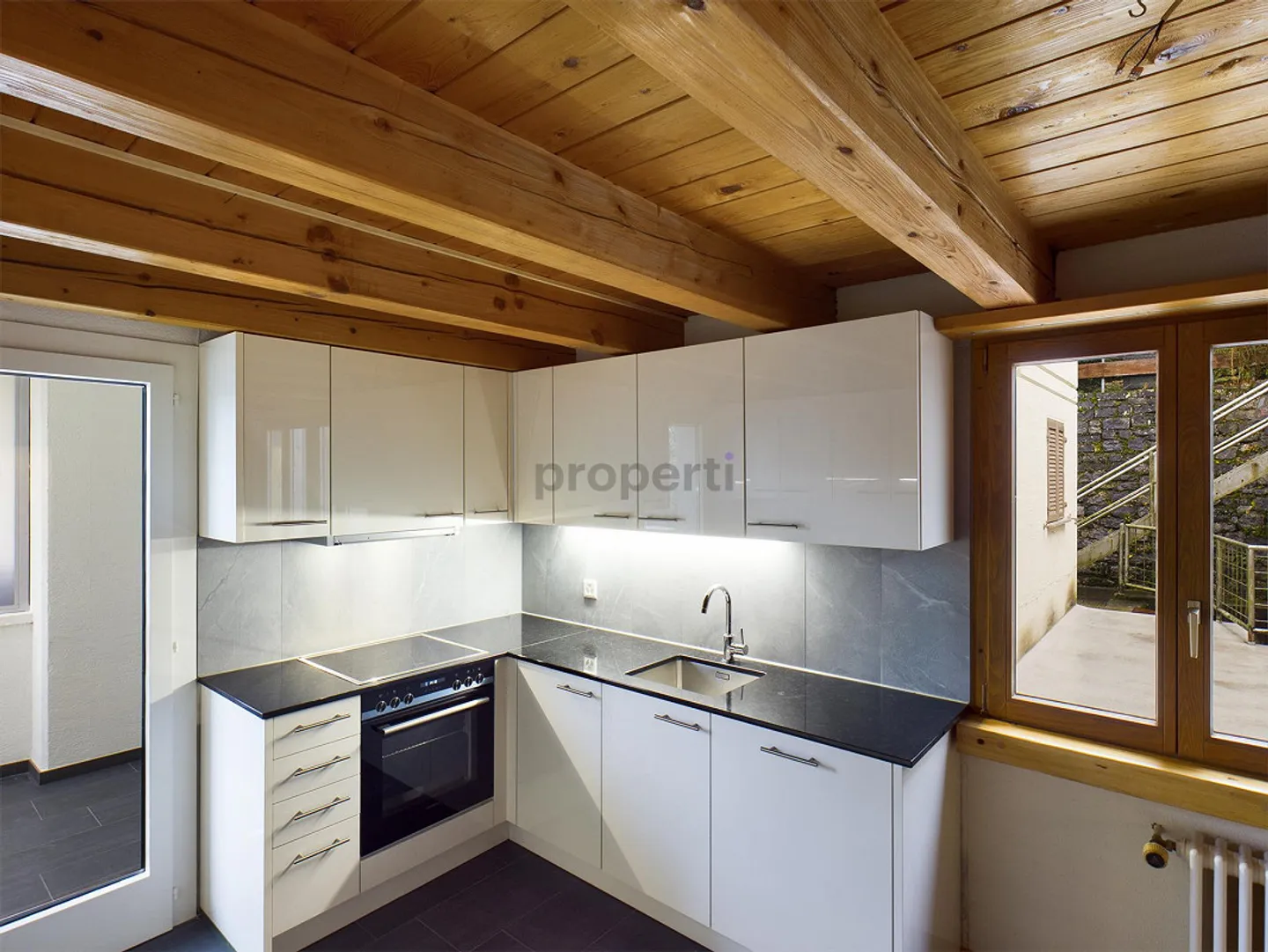 Luminoso appartamento di 4,5 stanze con balcone a Zwingen - Foto 2 di 11