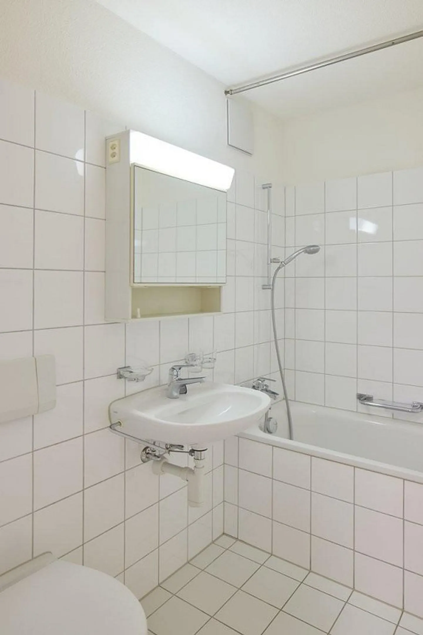AUTUMN PROMOTION: 1st NET RENT FREE! - Photo 5 of 10