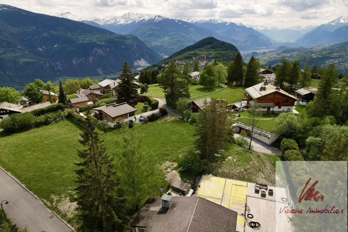 In una zona residenziale, progetto di ampliamento di un lussuoso chalet - Foto 1 di 8