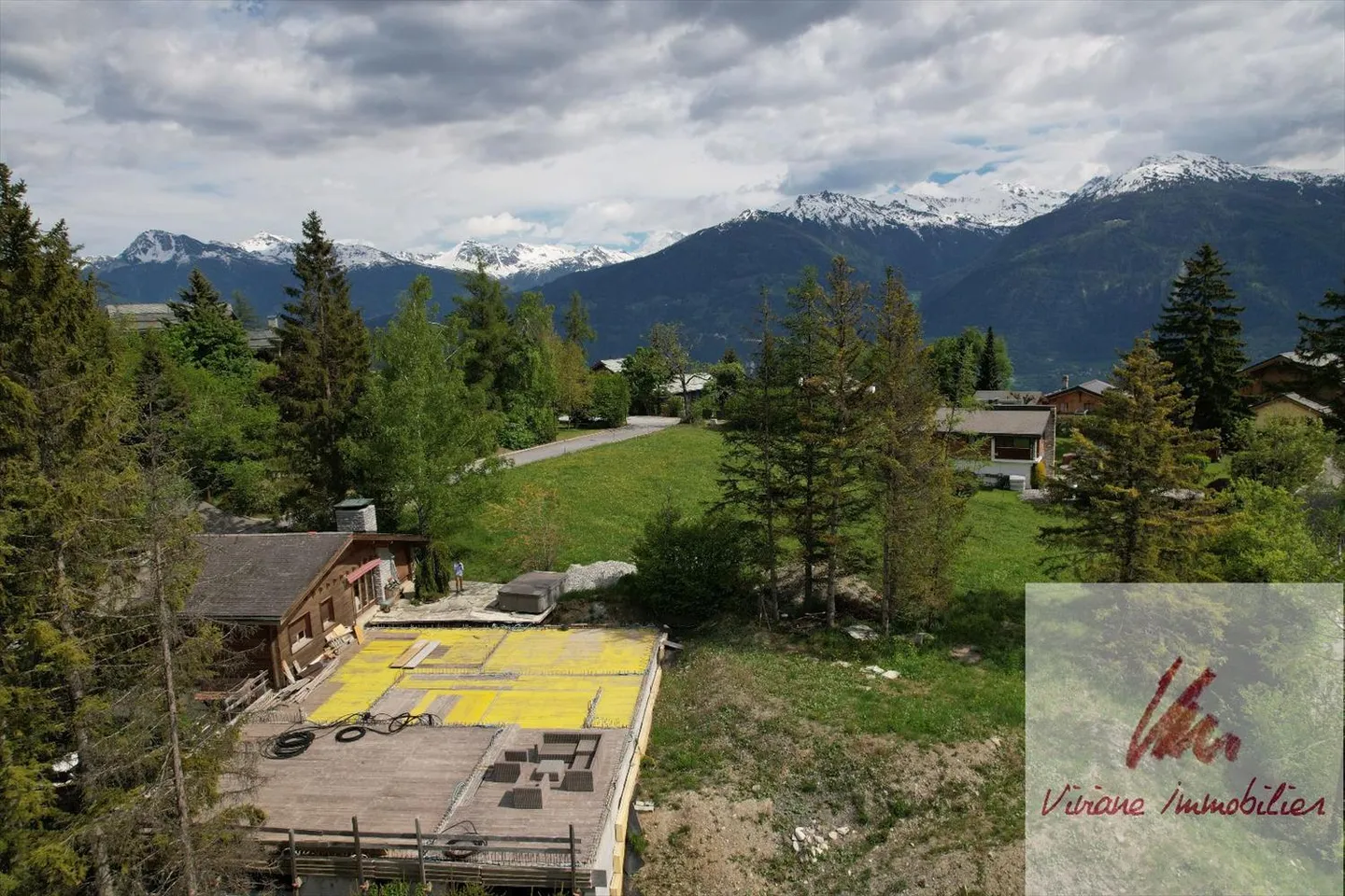 In una zona residenziale, progetto di ampliamento di un lussuoso chalet - Foto 2 di 8