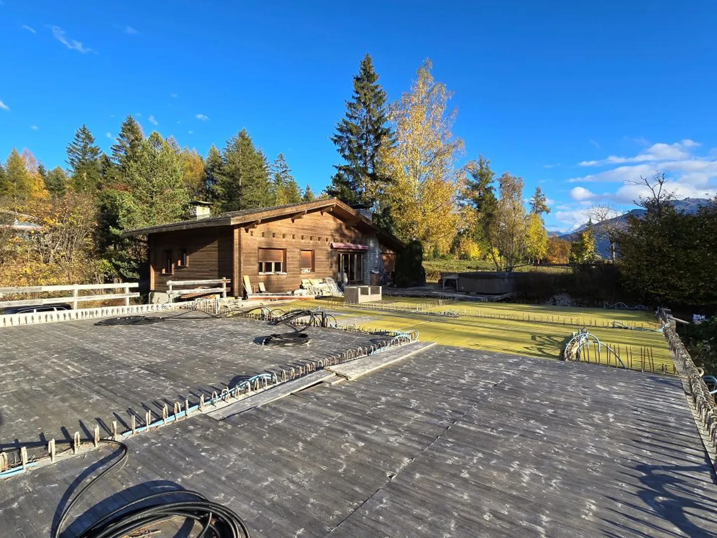 In una zona residenziale, progetto di ampliamento di un lussuoso chalet - Foto 3 di 8