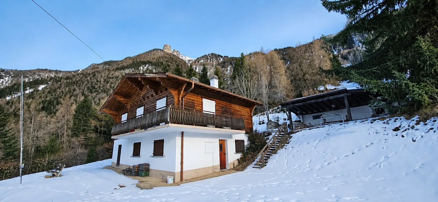 Chalet with Panoramic Views - Photo 1 of 13
