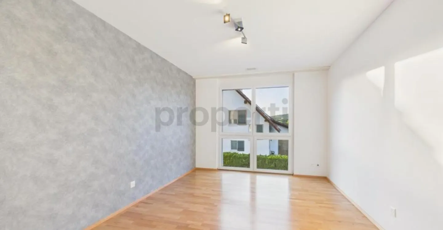 Modern 4.5-room apartment with balcony, Dachsen - Photo 5 of 10