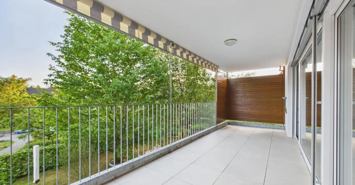 Modern 4.5-room apartment with balcony, Dachsen - Photo 9 of 10