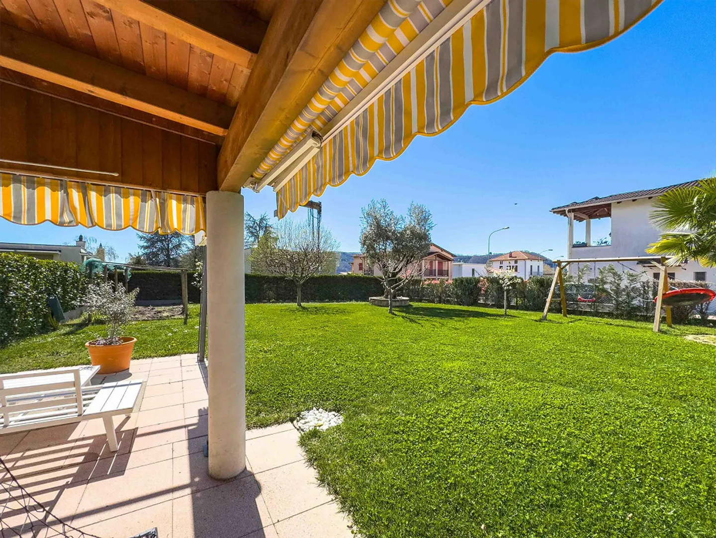 Doppelhaushälfte mit großem Garten in Morbio Inferiore - Foto 9 von 13