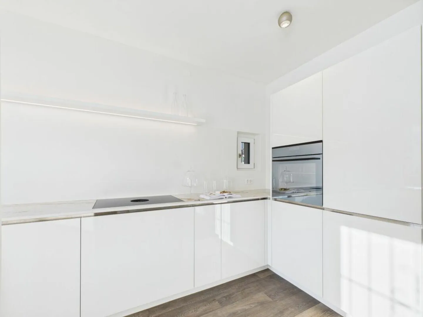 Stylish 4.5-room top-floor apartment in Ticino style in Ascona - Photo 2 of 7