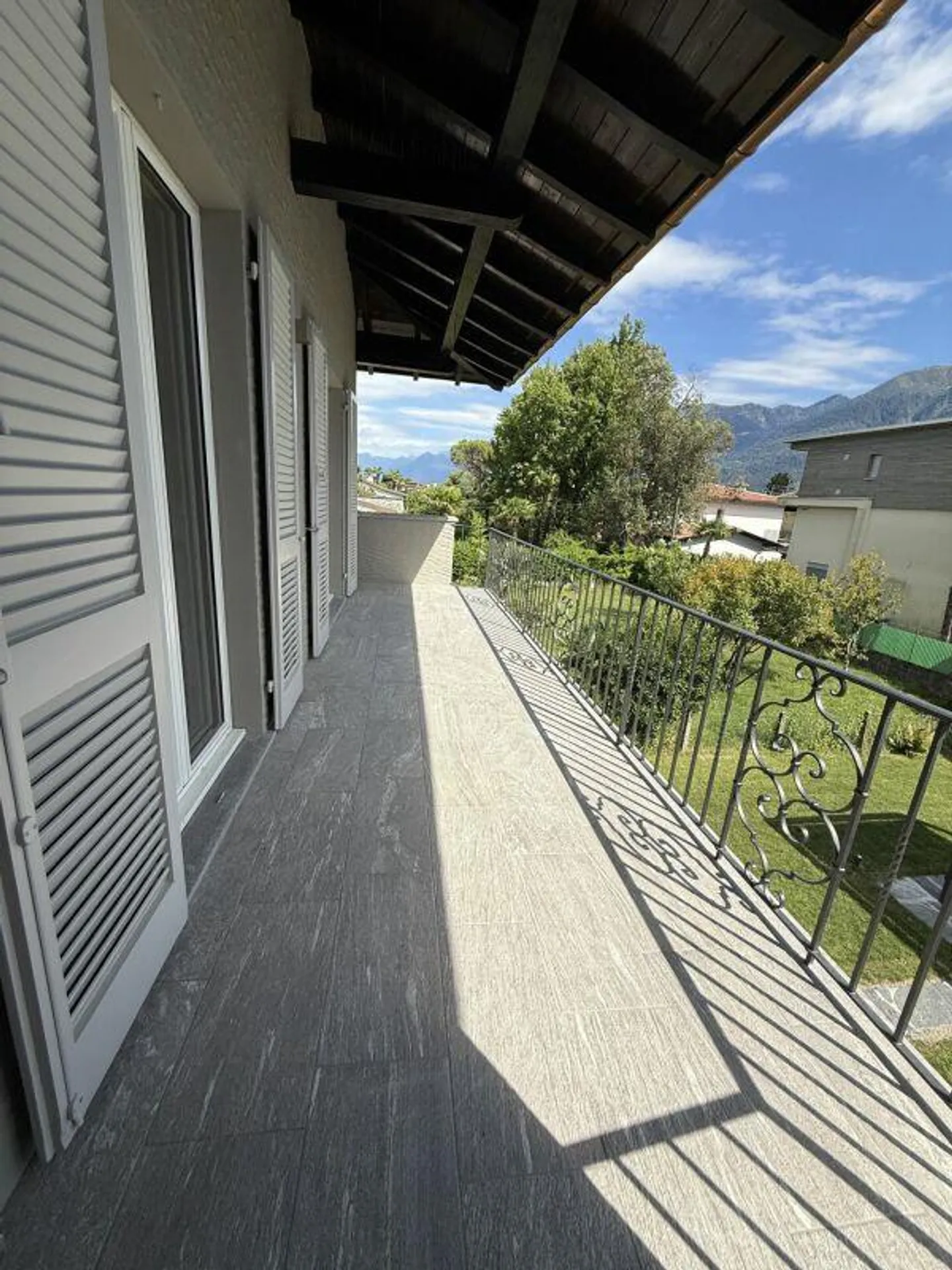 Stylish 4.5-room top-floor apartment in Ticino style in Ascona - Photo 5 of 7