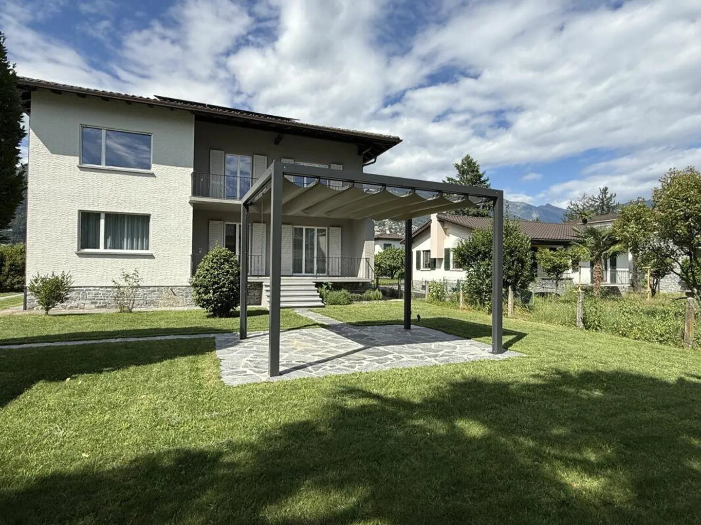 Stylish 4.5-room top-floor apartment in Ticino style in Ascona - Photo 6 of 7