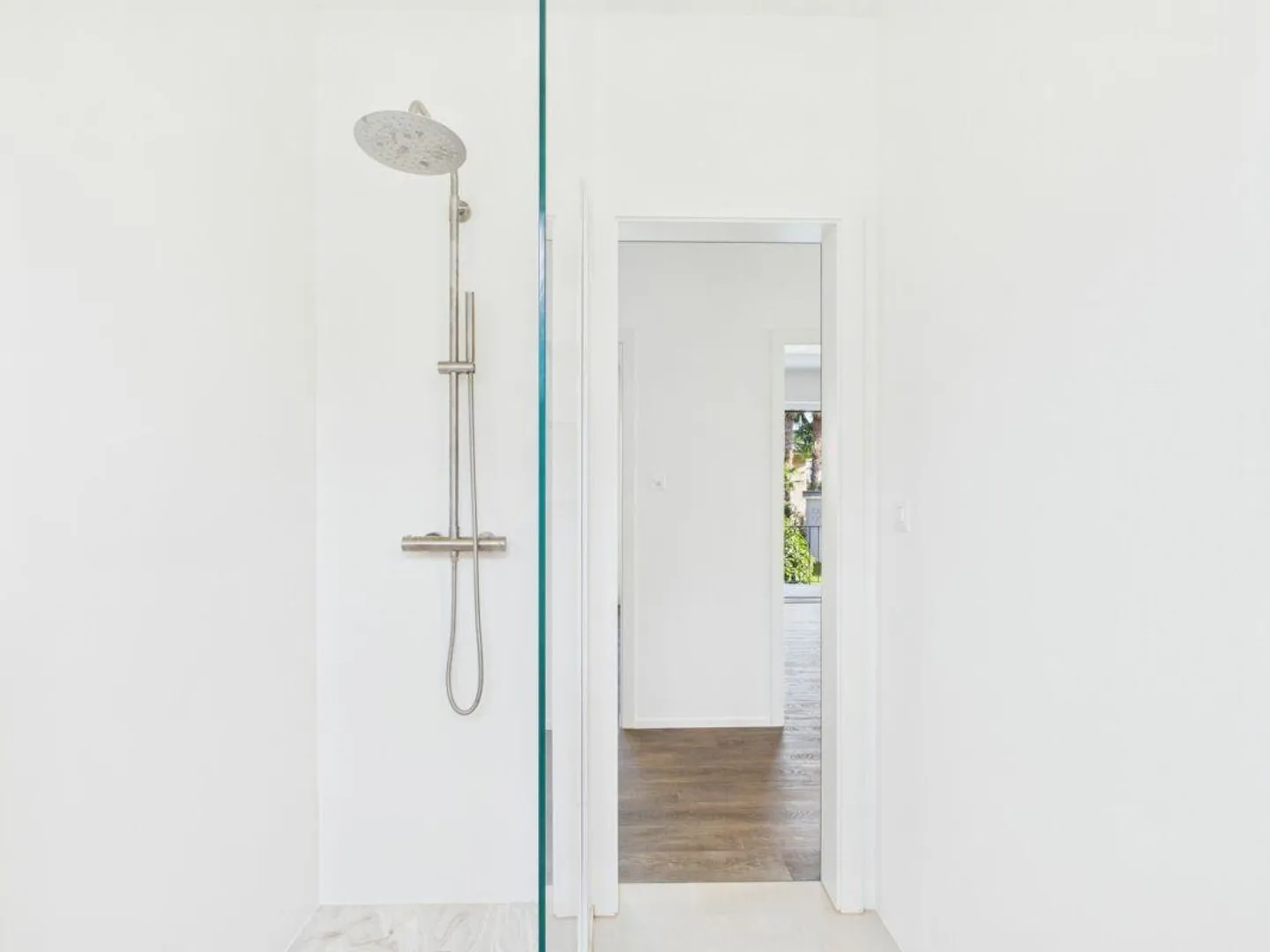 Stylish 4.5-room top-floor apartment in Ticino style in Ascona - Photo 4 of 7