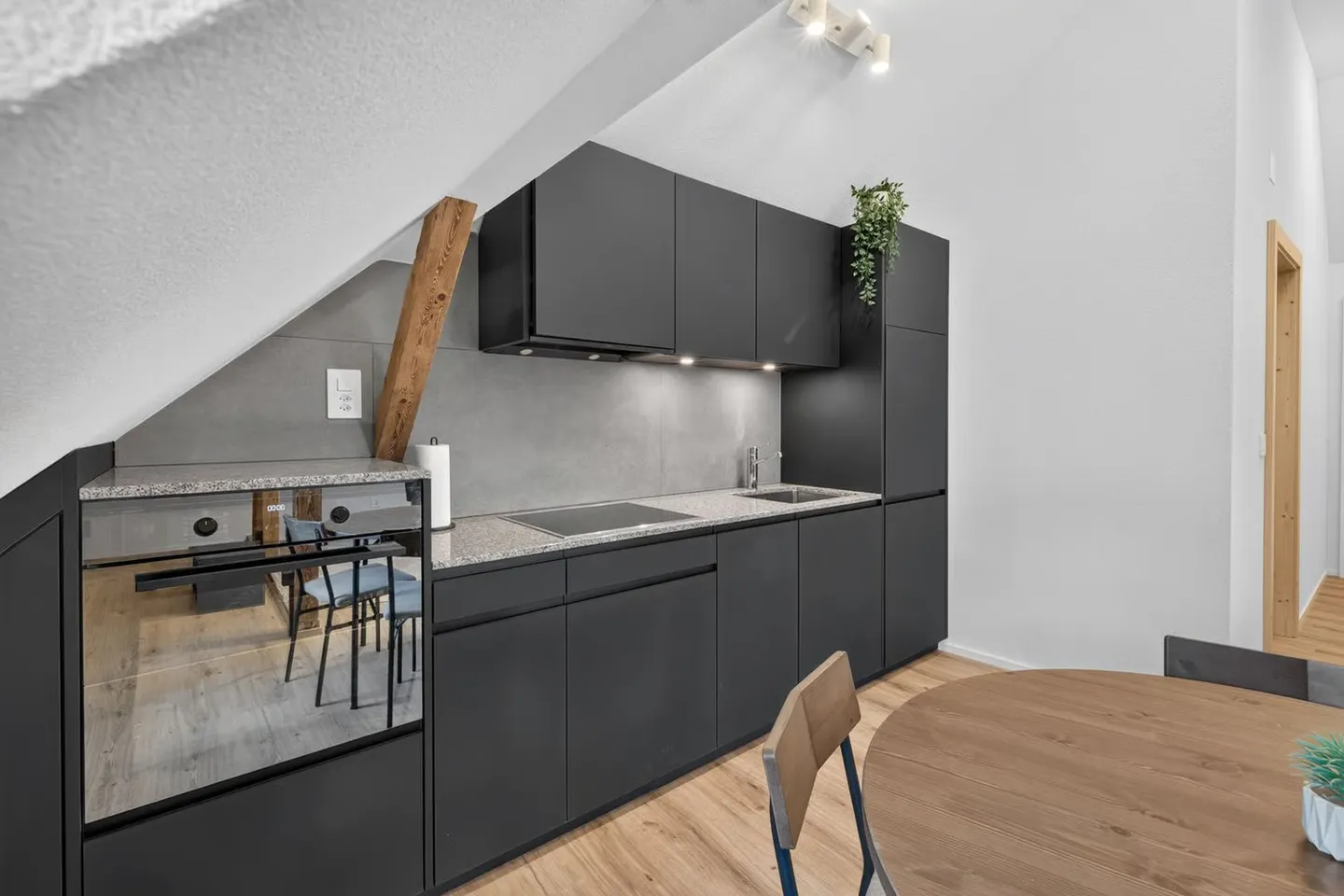 Appartement mansardé meublé dans un endroit calme et ensoleillé - Photo 6 sur 12