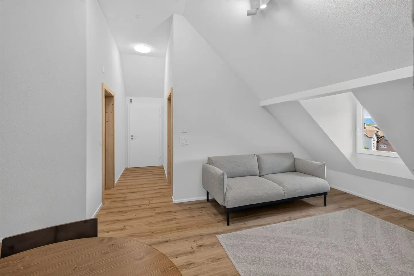Appartement mansardé meublé dans un endroit calme et ensoleillé - Photo 7 sur 12