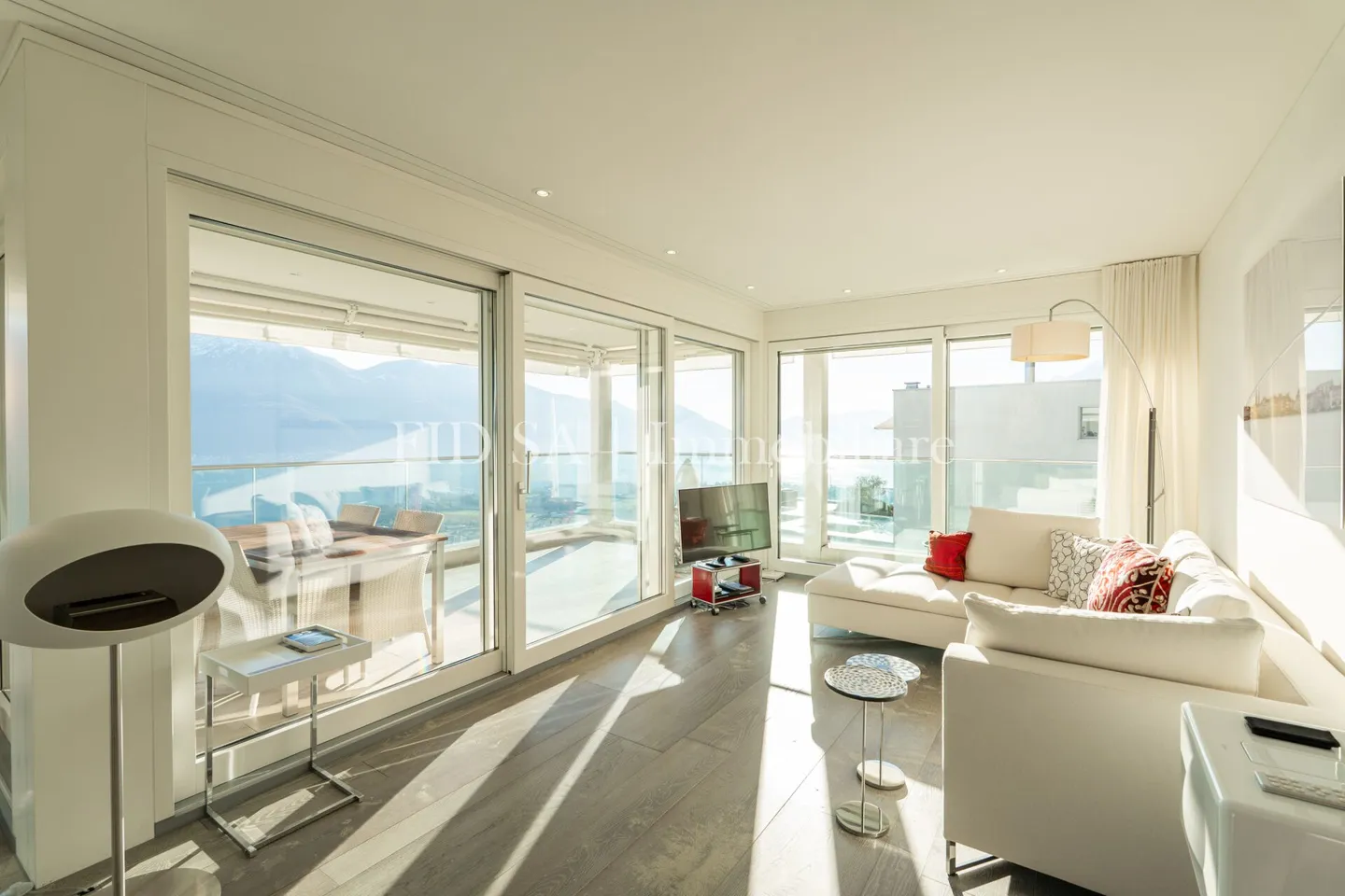 Exklusive Attikawohnung mit Seeblick - Foto 2 von 11