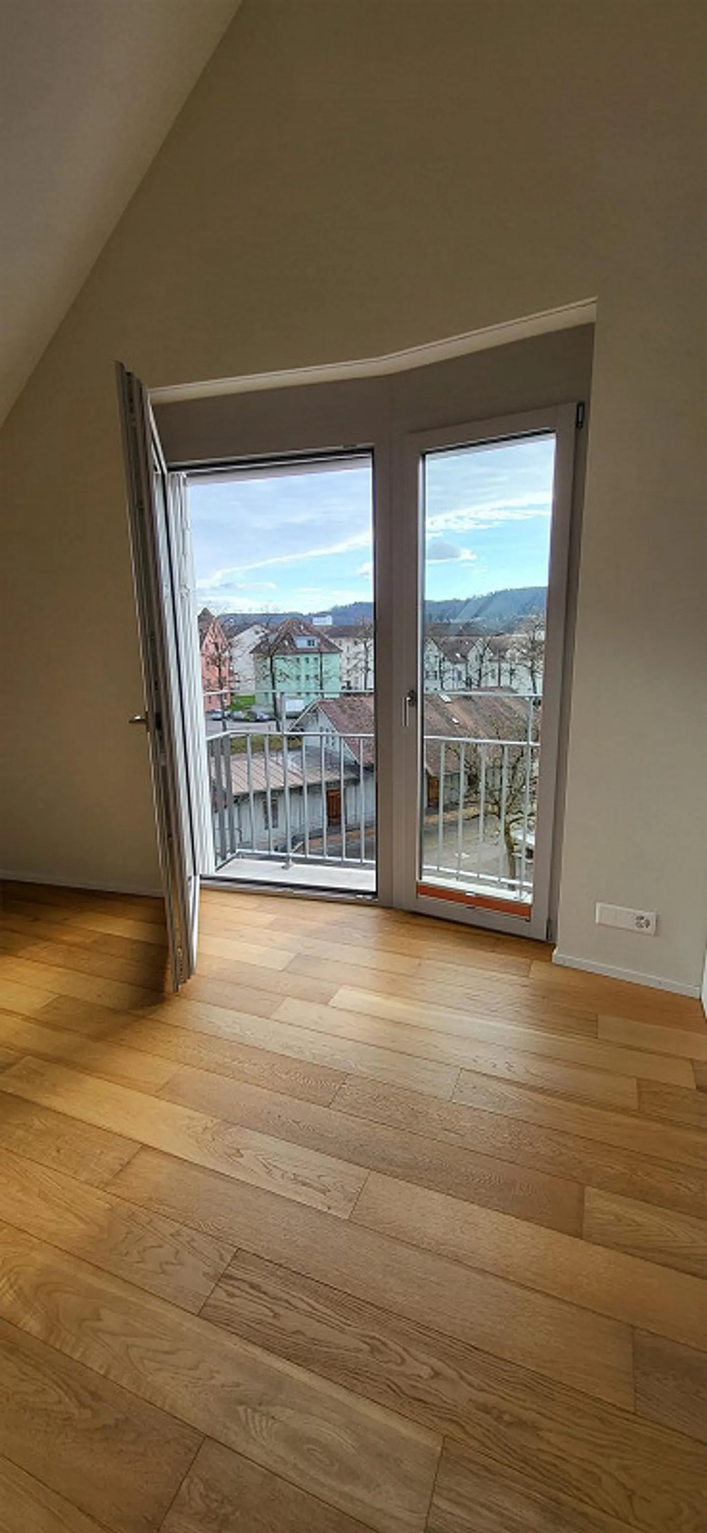 Beautiful 2.5 Room Penthouse Apartment in Winterthur - Photo 6 of 7