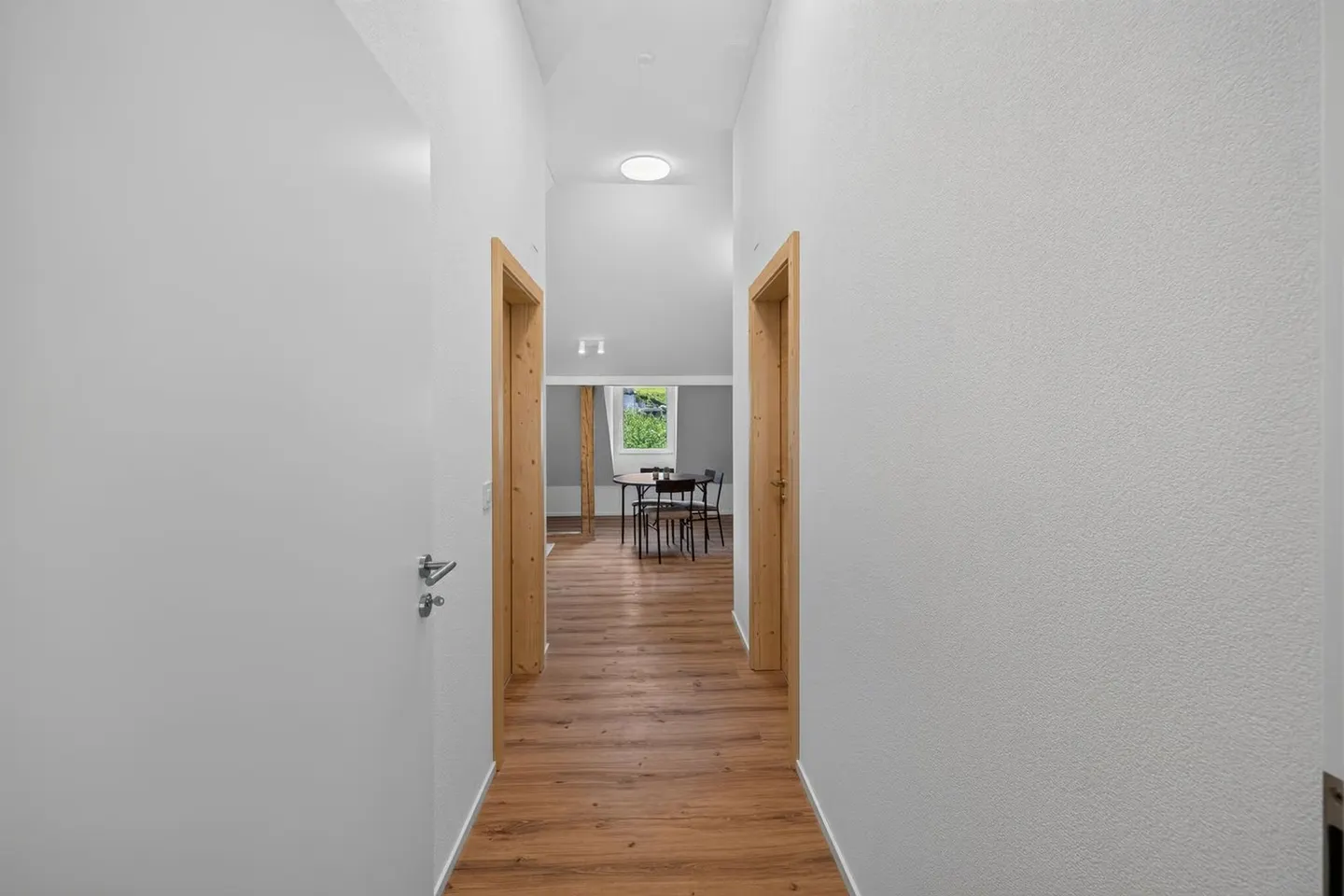 Appartement mansardé meublé dans un endroit calme et ensoleillé - Photo 11 sur 12