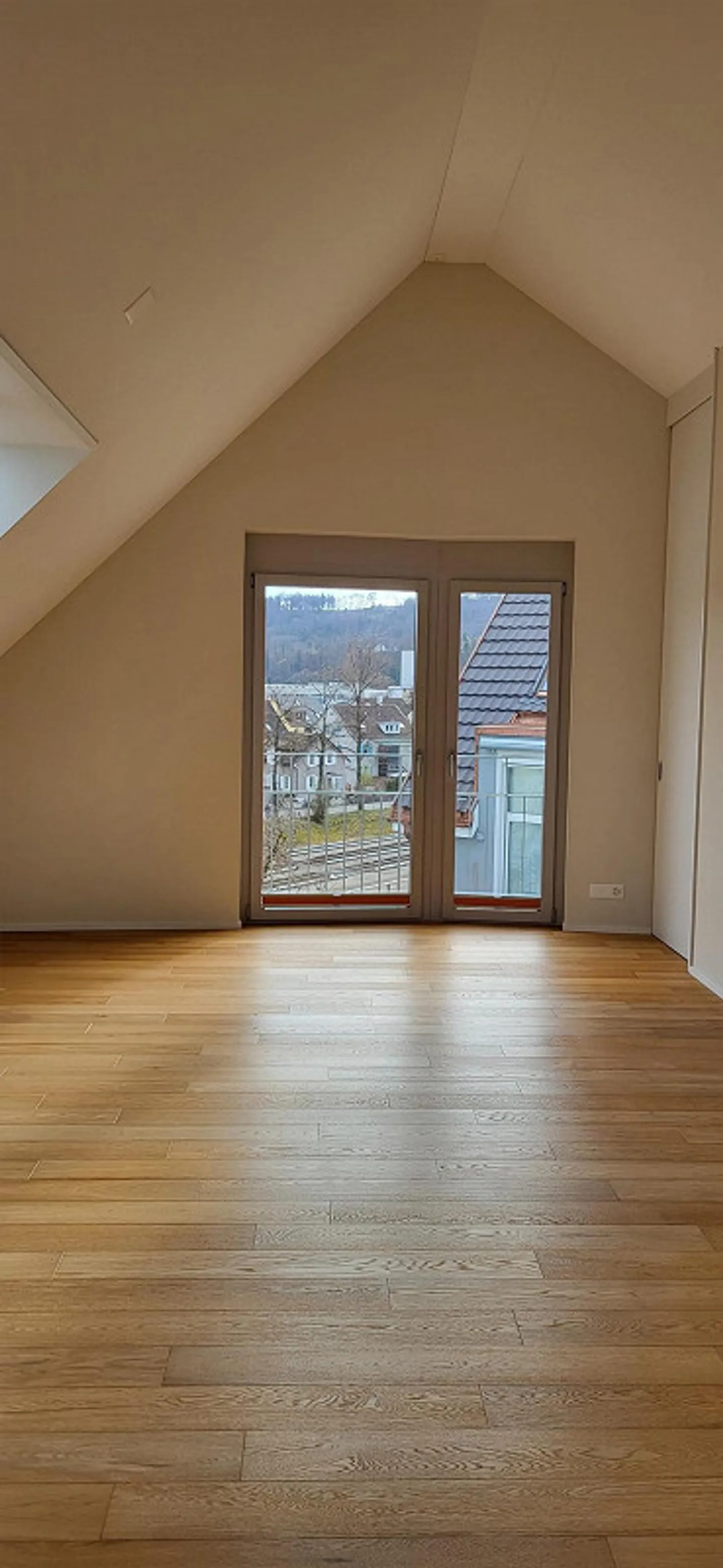 Beautiful 2.5 Room Penthouse Apartment in Winterthur - Photo 4 of 7