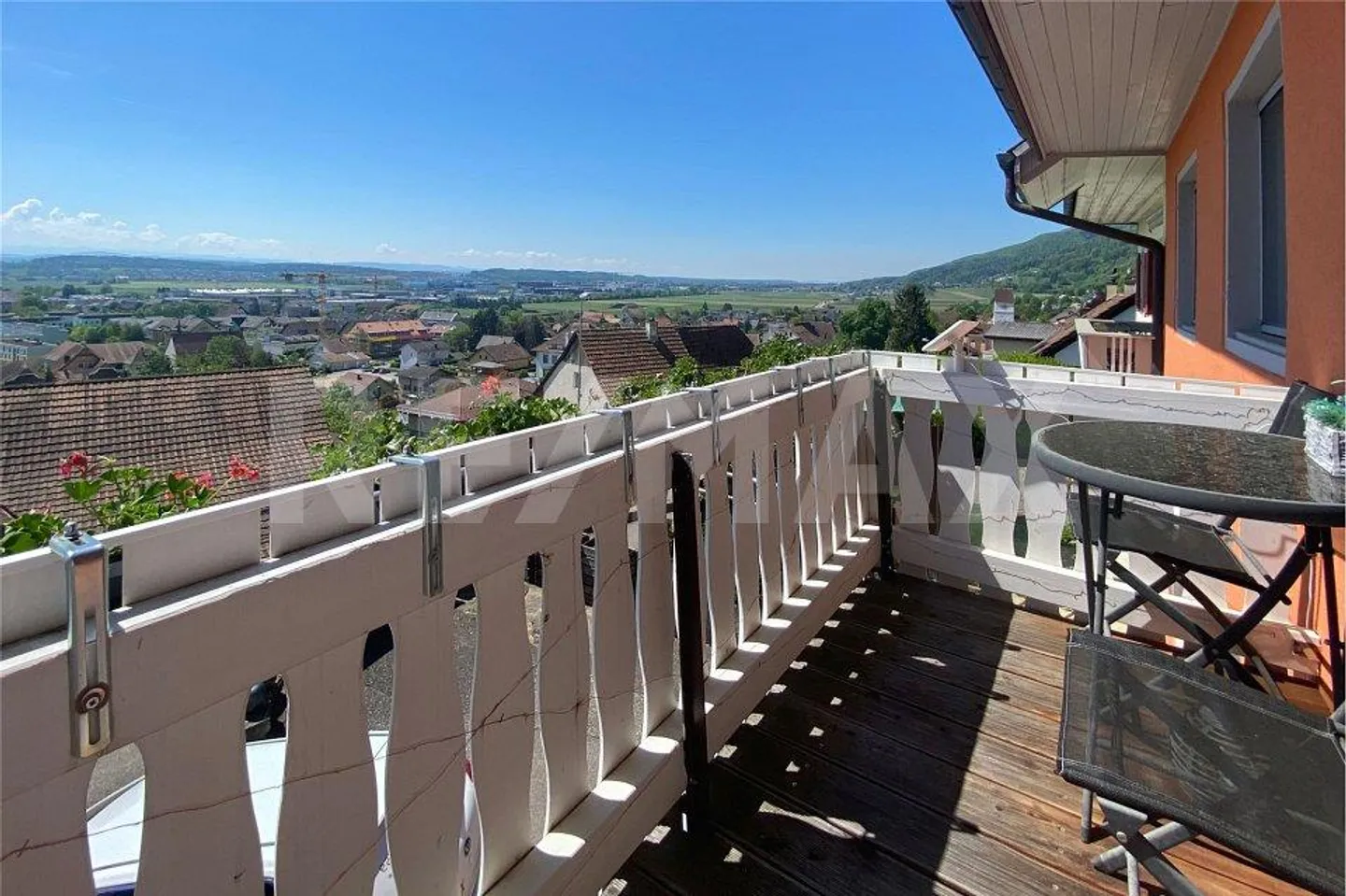 Un bijou avec beaucoup de soleil, un emplacement très calme et une vue magnifique - Photo 10 sur 13
