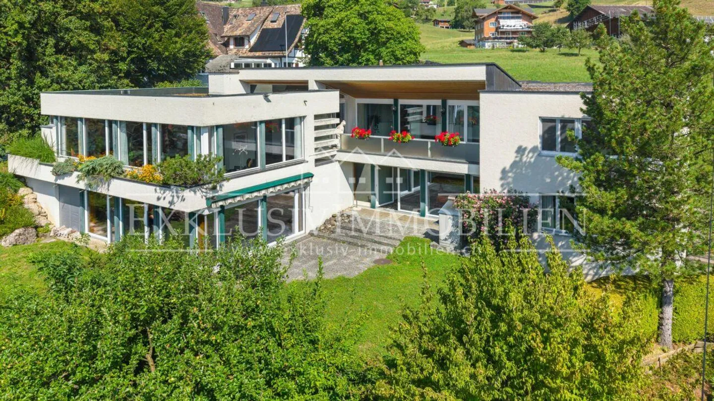 Bauhaus Villa mit Atemberaubender Aussicht - Foto 1 von 6