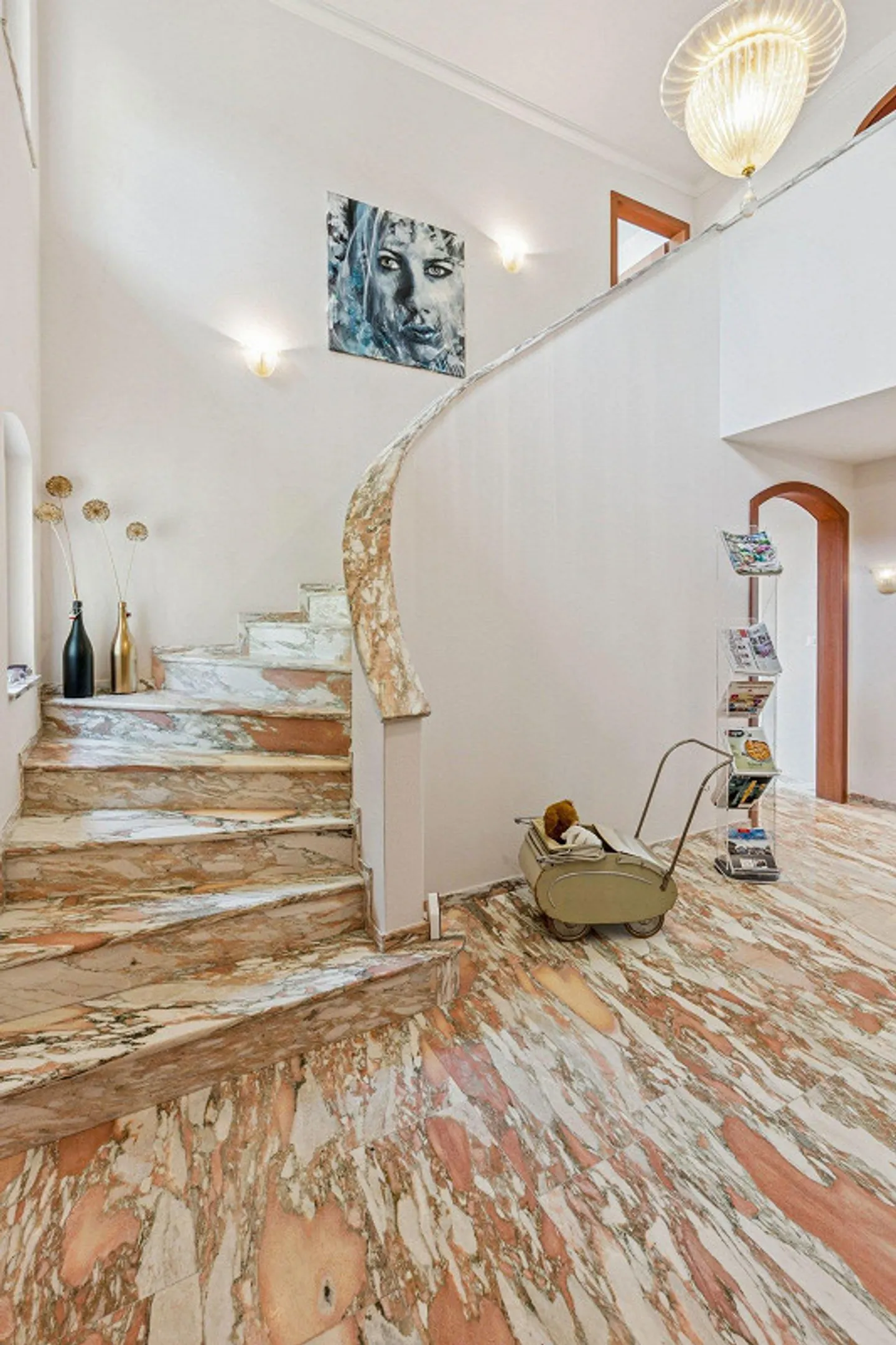 Exklusive Villa mit Stadtblick - Foto 2 von 4