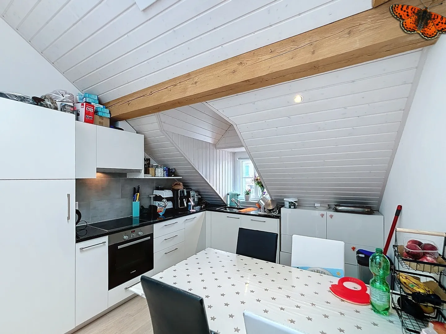 Appartamento luminoso di 2½ stanze con fascino e terrazza di 59m²! - Foto 3 di 8