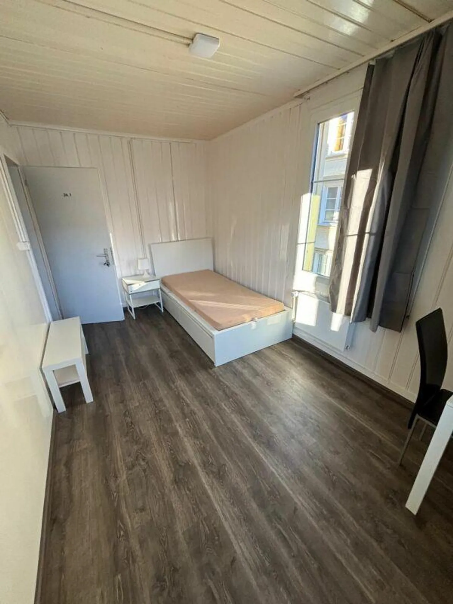 Furnished room with shared bathroom for rent - Photo 1 of 7