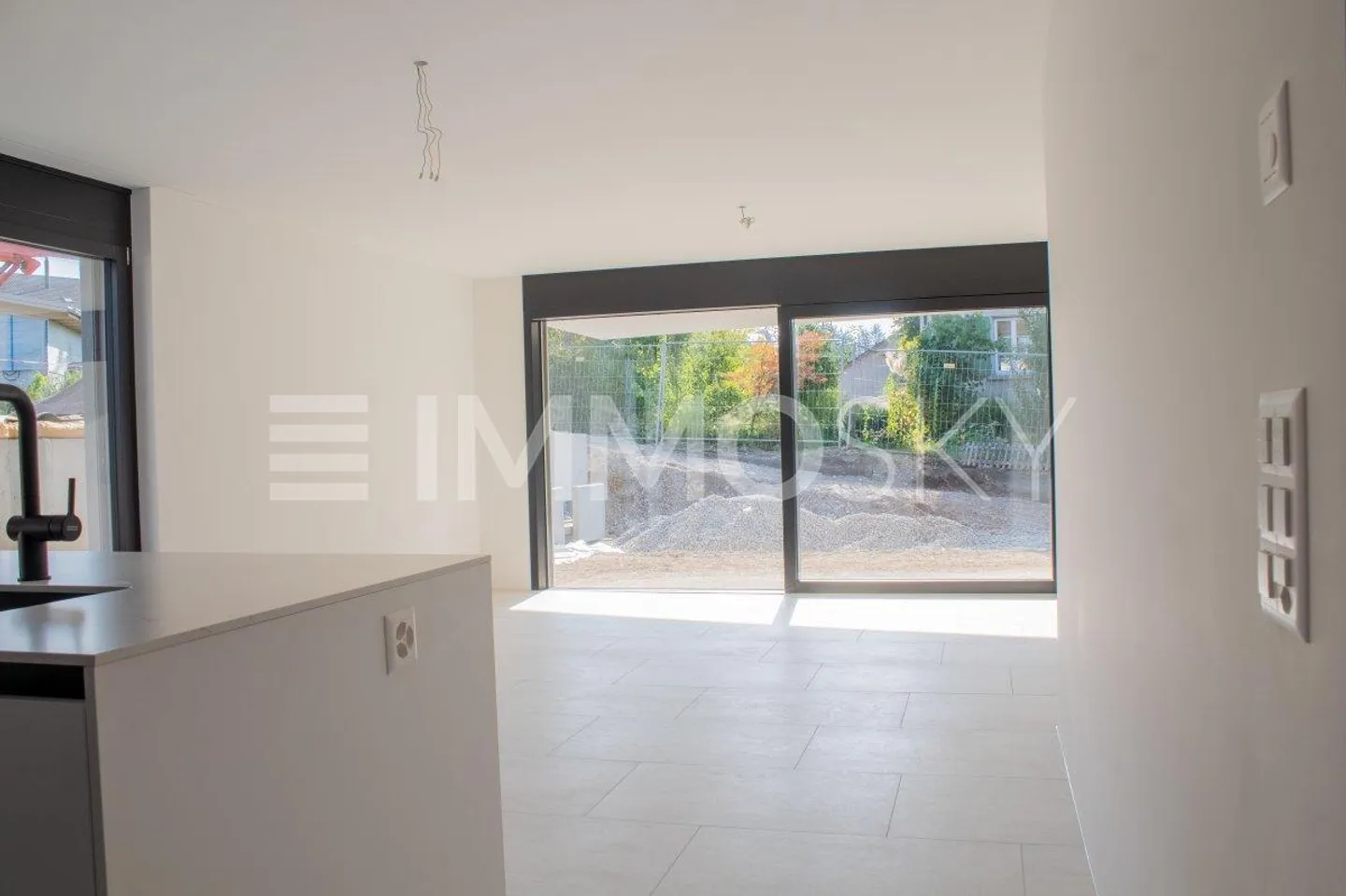 Apartment for rent - Photo 3 of 5