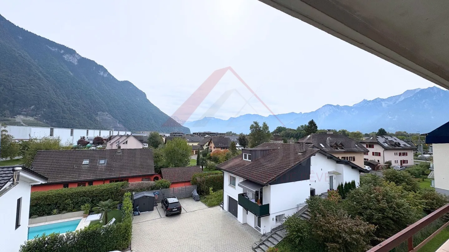 Villeneuve - 4,5-Zimmer-Wohnung mit Panoramabalkon nach Süden - Foto 1 von 12