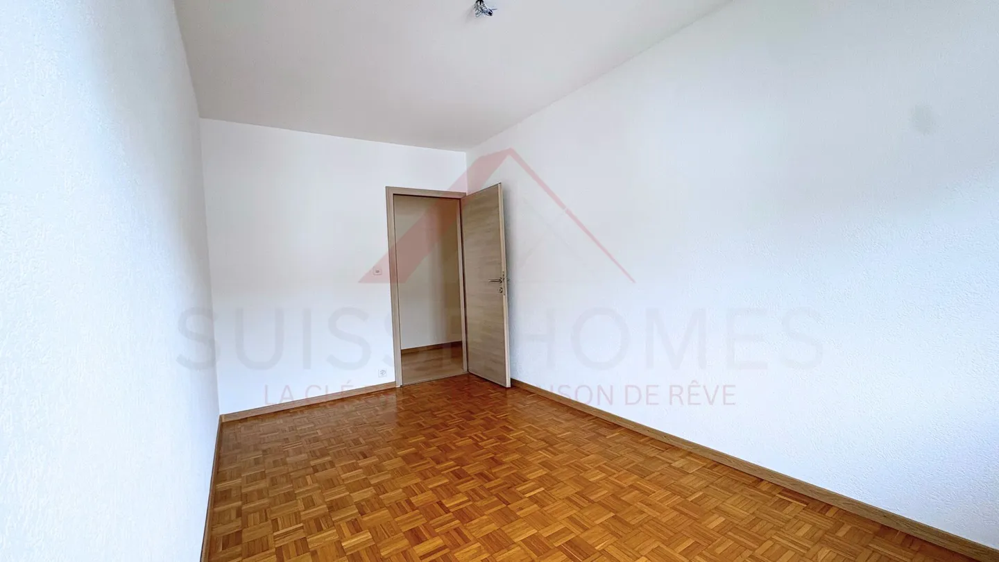 Villeneuve - 4,5-Zimmer-Wohnung mit Panoramabalkon nach Süden - Foto 8 von 12