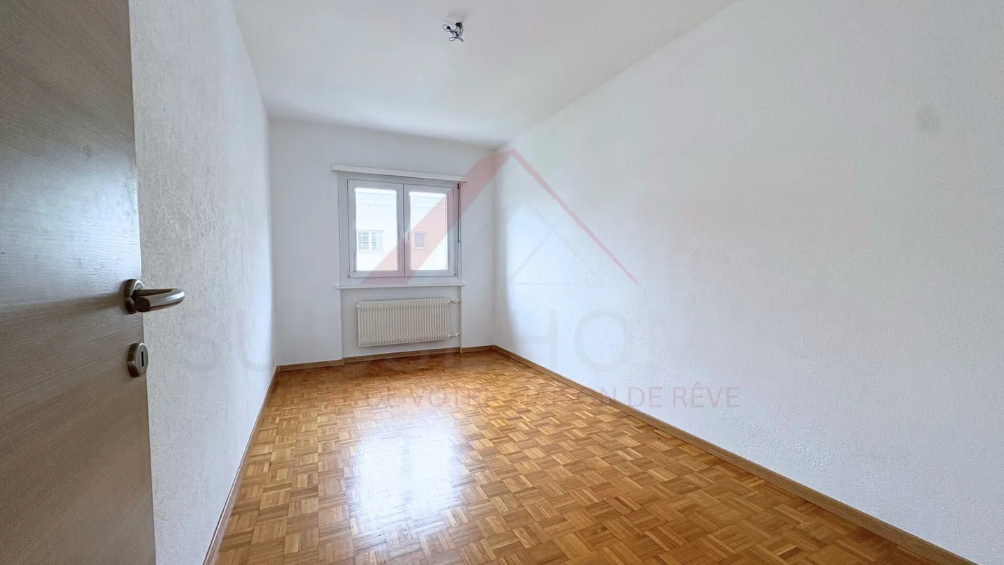 Villeneuve - 4,5-Zimmer-Wohnung mit Panoramabalkon nach Süden - Foto 9 von 12
