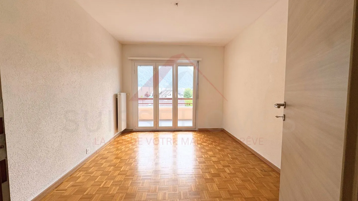 Villeneuve - 4,5-Zimmer-Wohnung mit Panoramabalkon nach Süden - Foto 11 von 12
