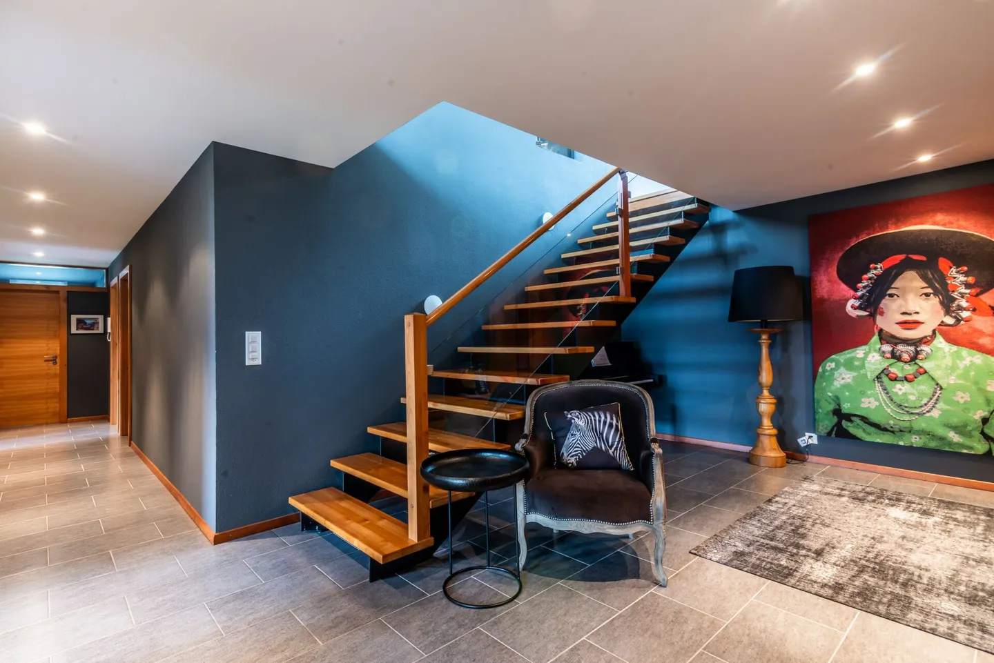 Contemporary Villa with Lake View - Photo 3 of 13