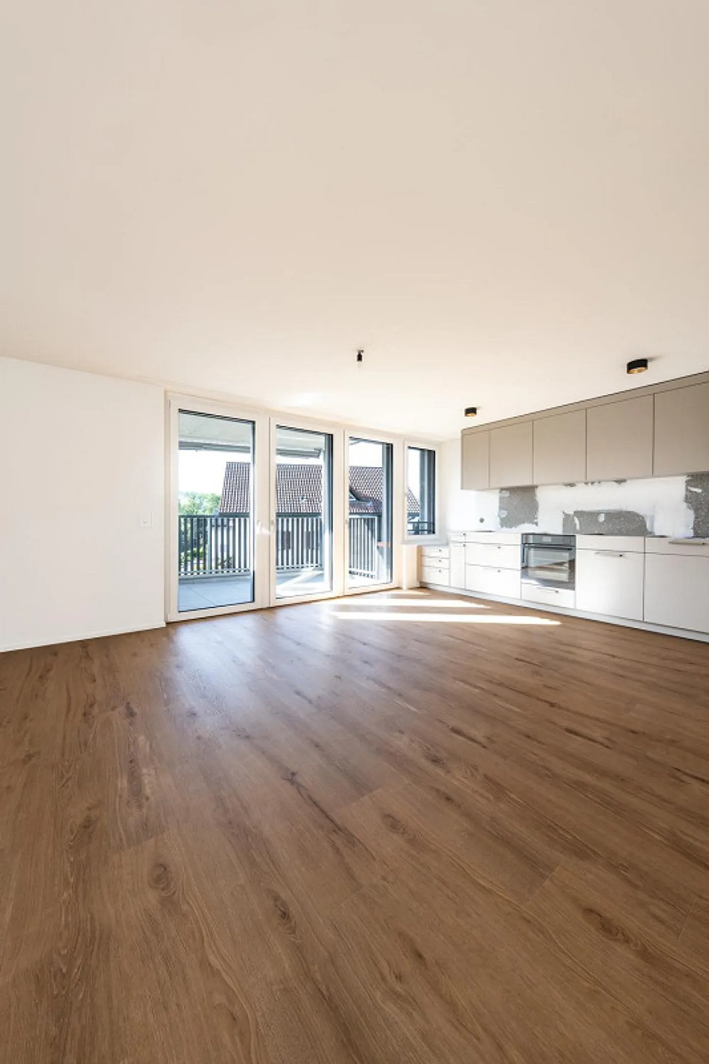 3.5-Room Apartment - Sunny, Spacious and with a View - Photo 9 of 13
