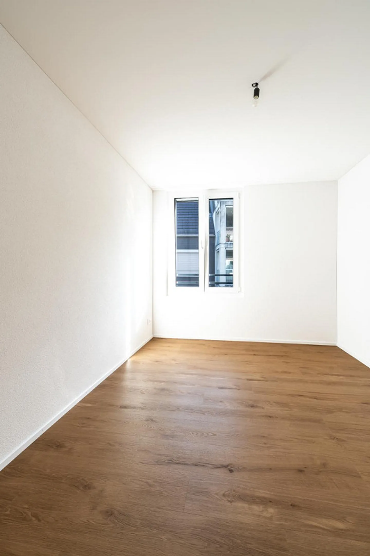 3.5-Room Apartment - Sunny, Spacious and with a View - Photo 6 of 13