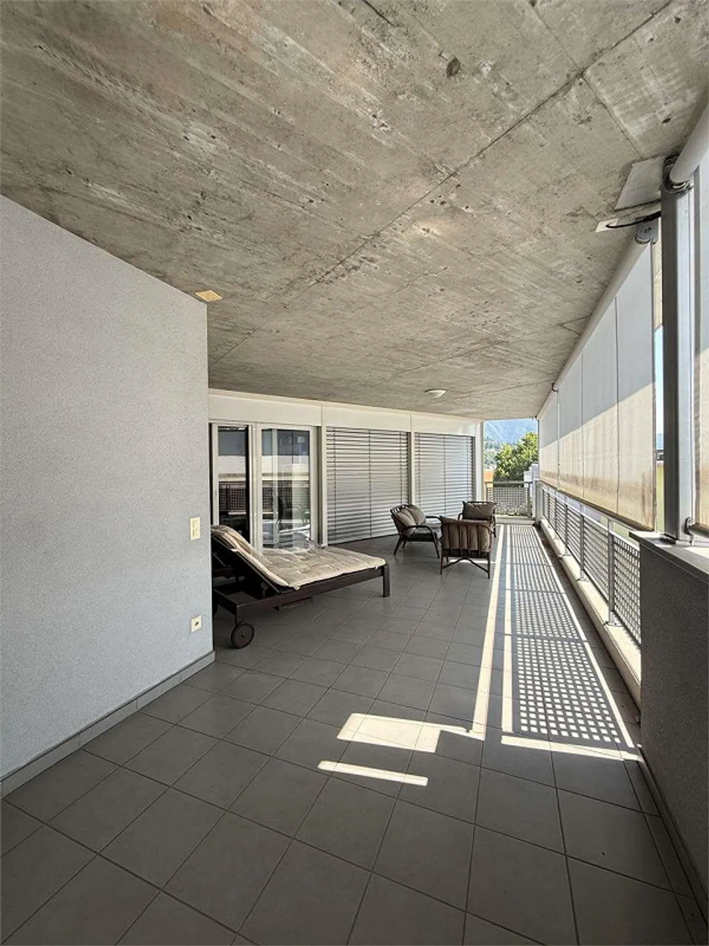 Modern penthouse with large outdoor space and rooftop in Lugano - Photo 5 of 6