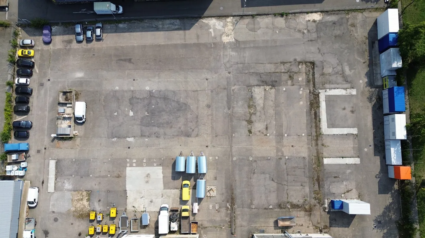 Rent outdoor storage space from 1000 to approx. 3000 m2 - Photo 1 of 1