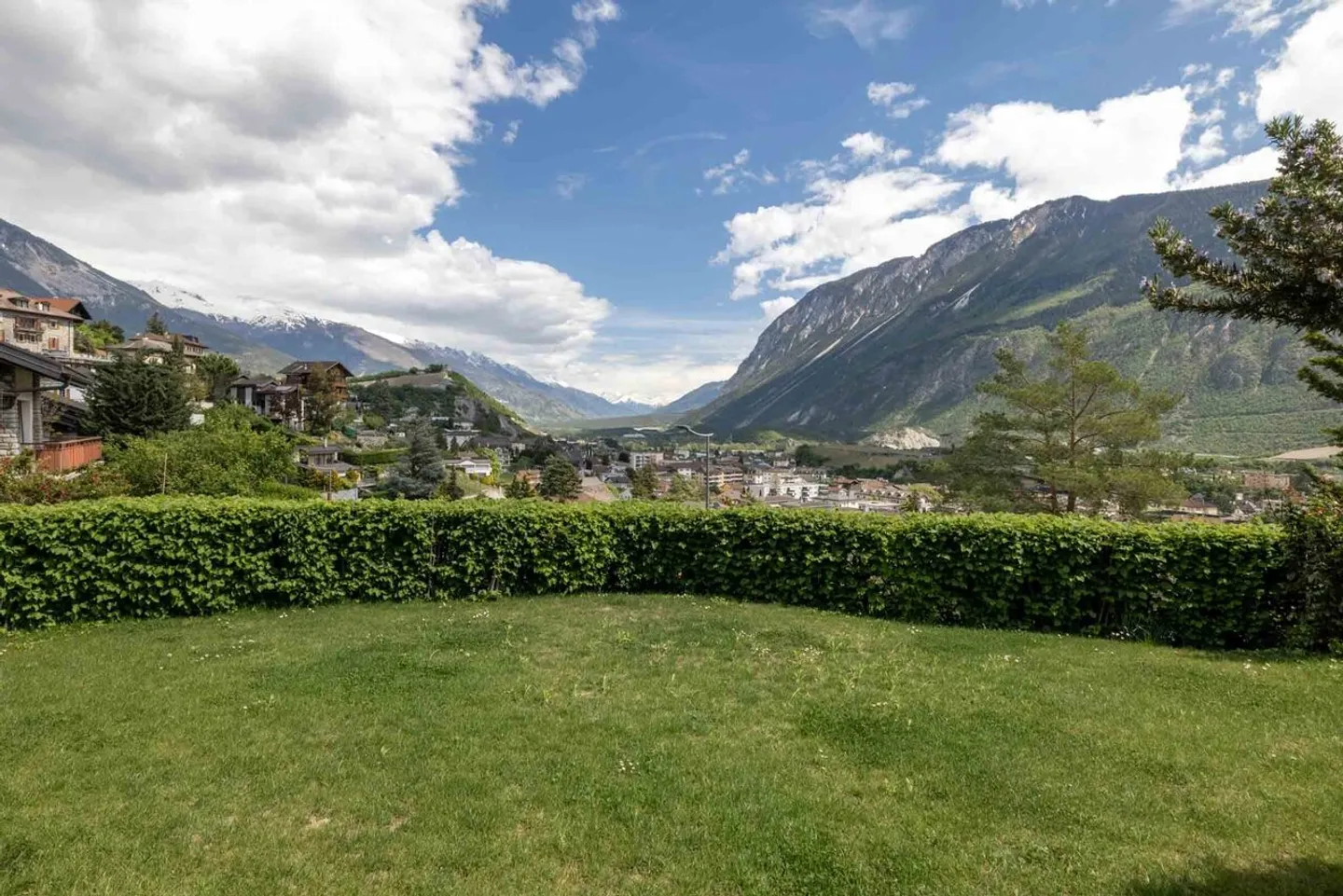 Detached house on the heights of Sierre - Photo 11 of 13