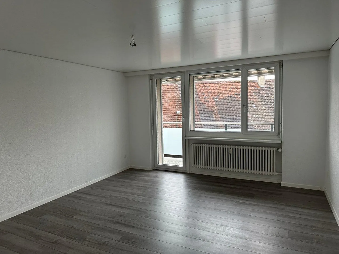 Appartamento 4 locali ben tenuto nel verde con vista lago - Foto 4 di 9