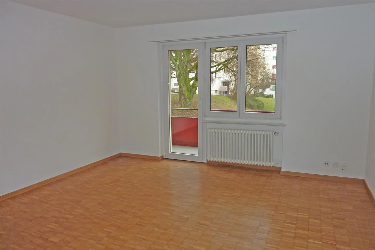 Emplacement résidentiel central et calme - Photo 3 sur 6