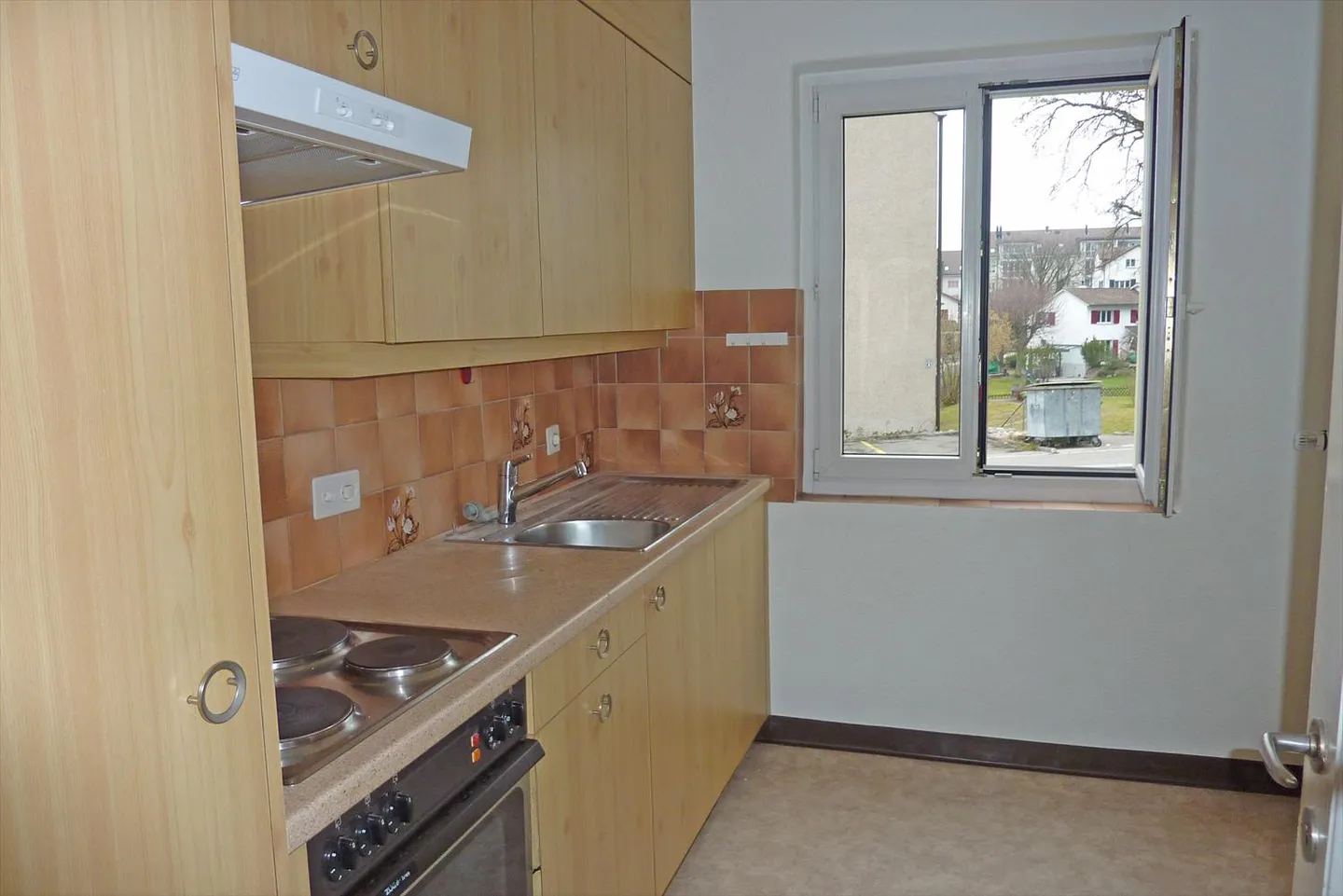 Emplacement résidentiel central et calme - Photo 4 sur 6