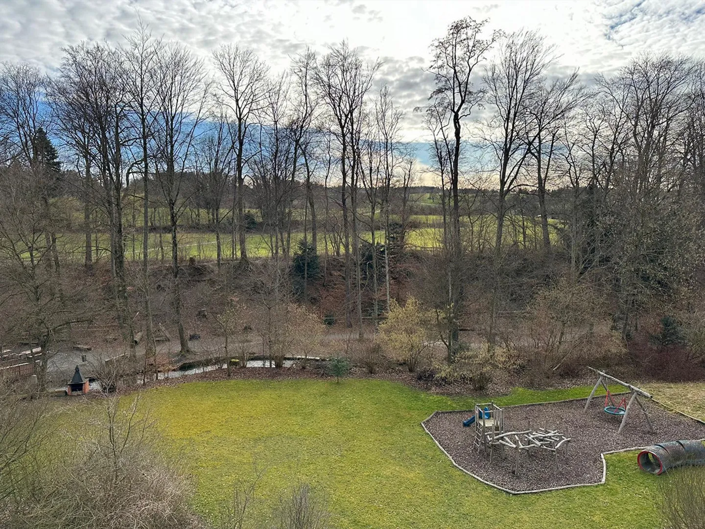 Appartement lumineux de 5,5 pièces avec vue sur la verdure, calme et central à Amriswil - Photo 3 sur 18