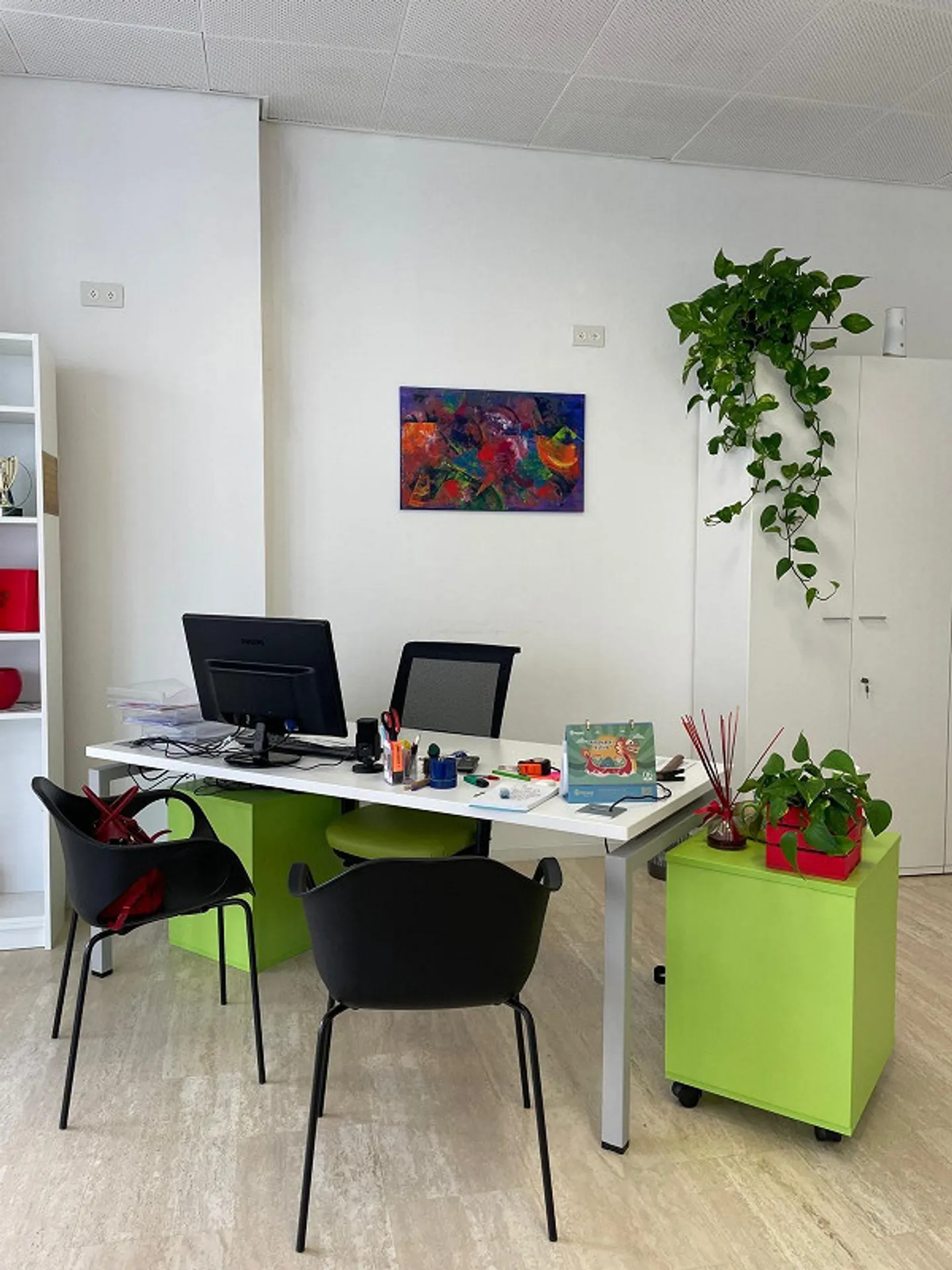 Chiasso - Luminoso Ufficio al Piano Terra con vetrine - Foto 3 di 3