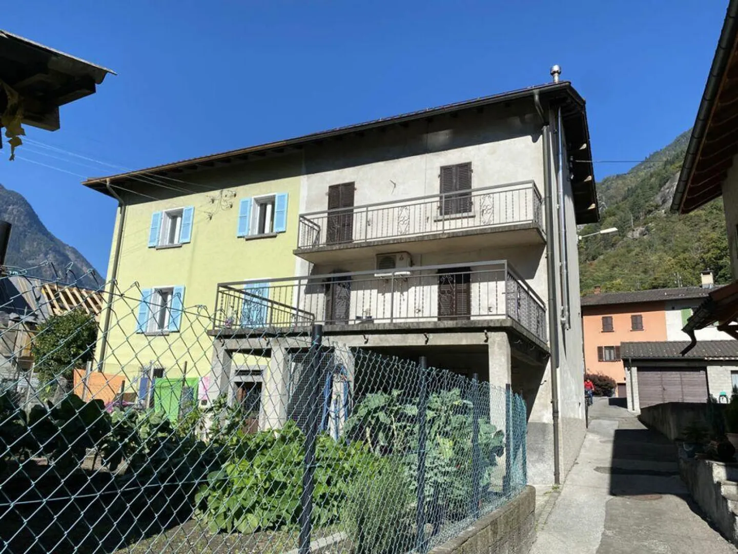 Casa di nucleo contigua con giardino / Reihenhaus im Dorfkern mit G... - Foto 1 di 7