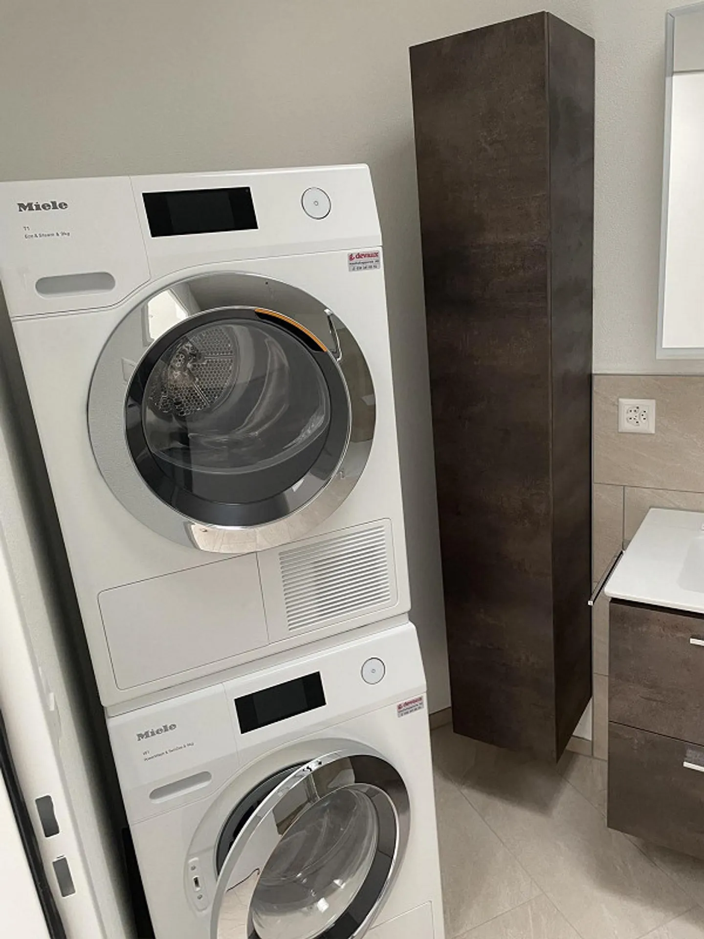 Bellissimo appartamento attico di 2,5 stanze a Nidau - Moderno, luminoso e con vista - Foto 4 di 10