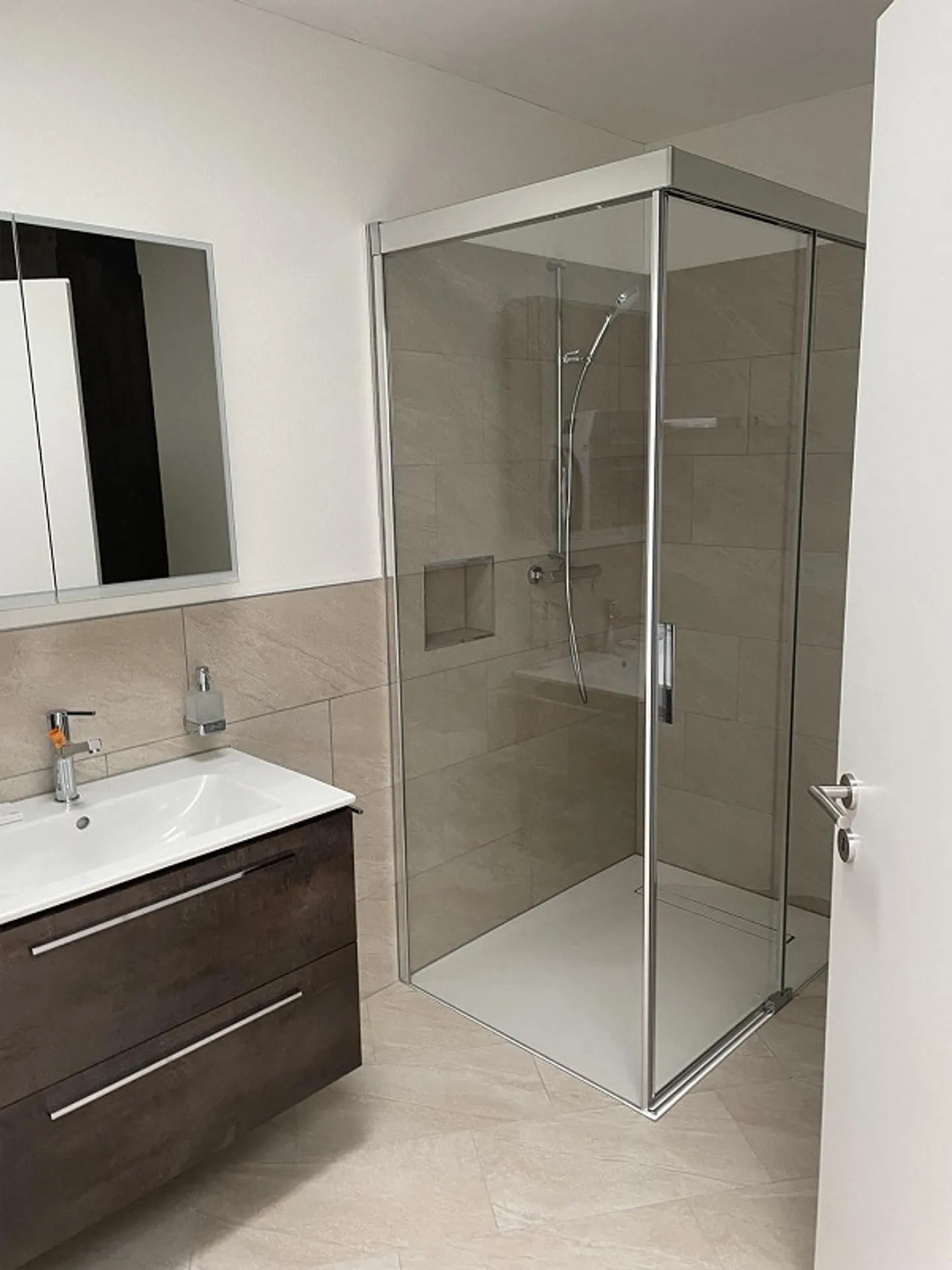 Bellissimo appartamento attico di 2,5 stanze a Nidau - Moderno, luminoso e con vista - Foto 5 di 10