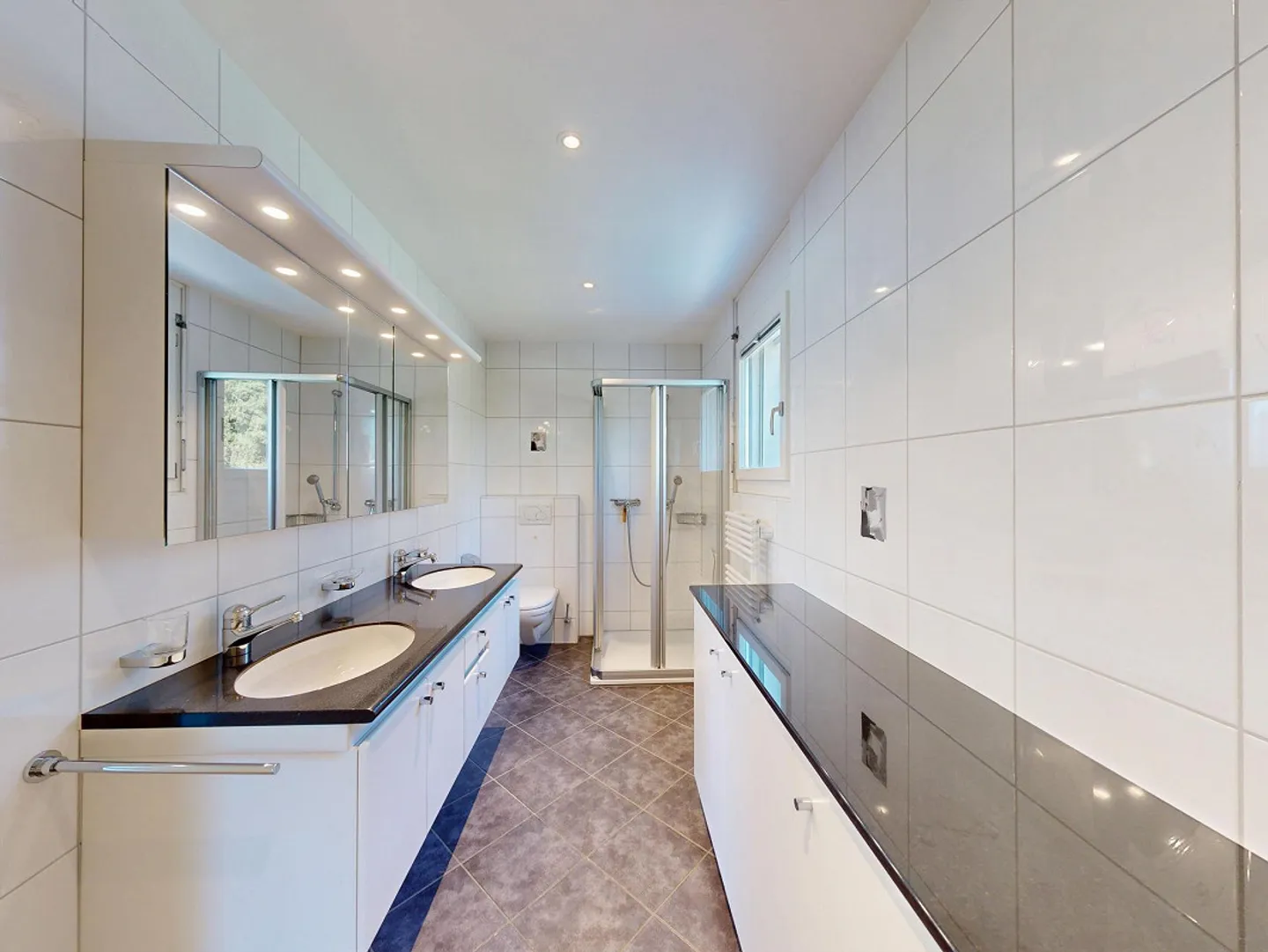 Appartement élégant de 4,5 pièces avec jardin d'hiver et vue panoramique sur la verdure - Photo 9 sur 12