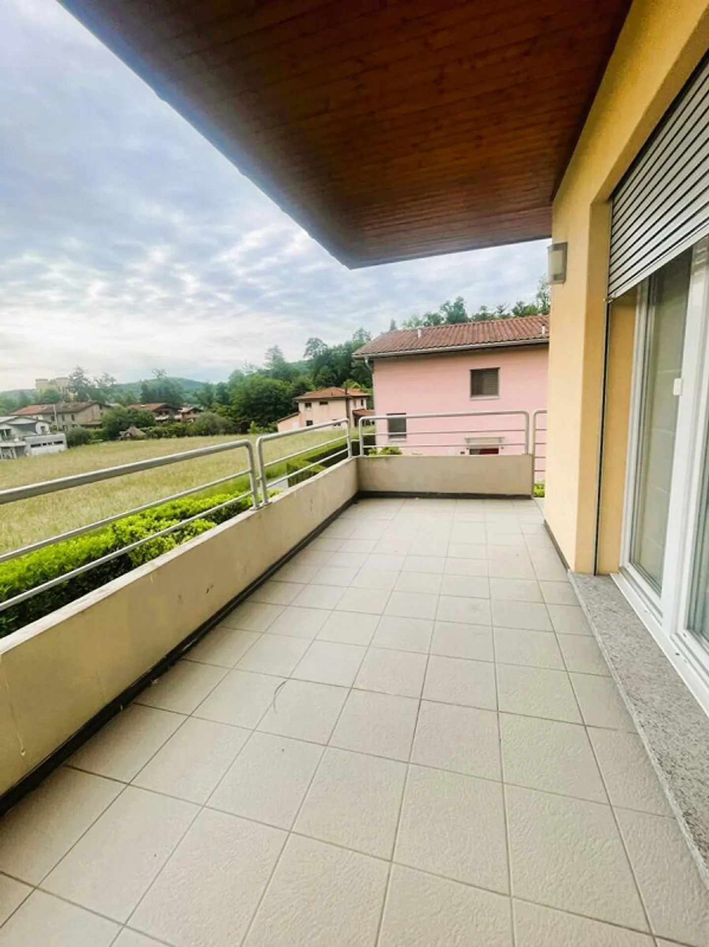 STABIO - APPARTAMENTO IN VILLA CON GIARDINO - Foto 1 di 8