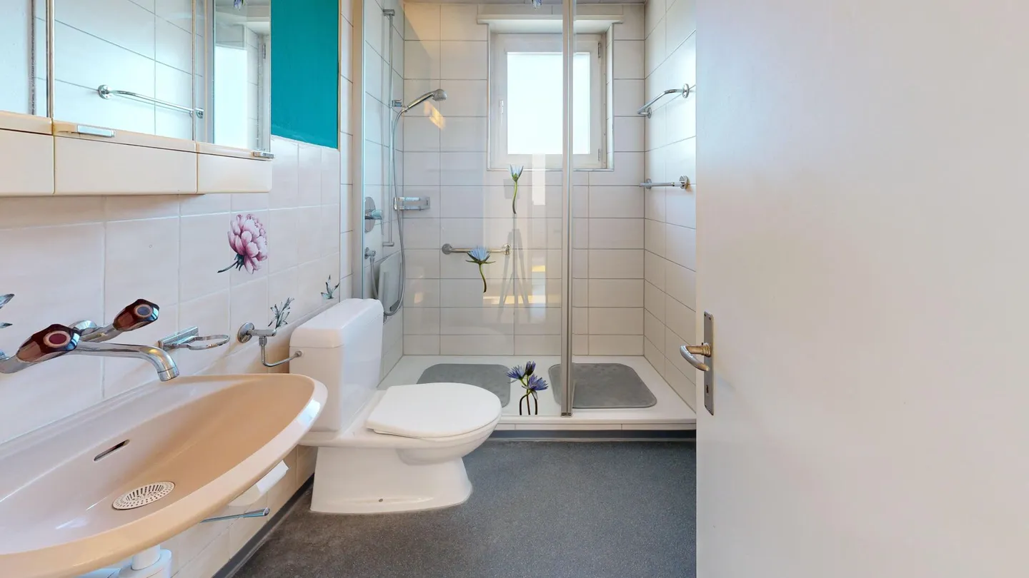 Well-maintained two-family house with large garden and expansion potential - Photo 14 of 25