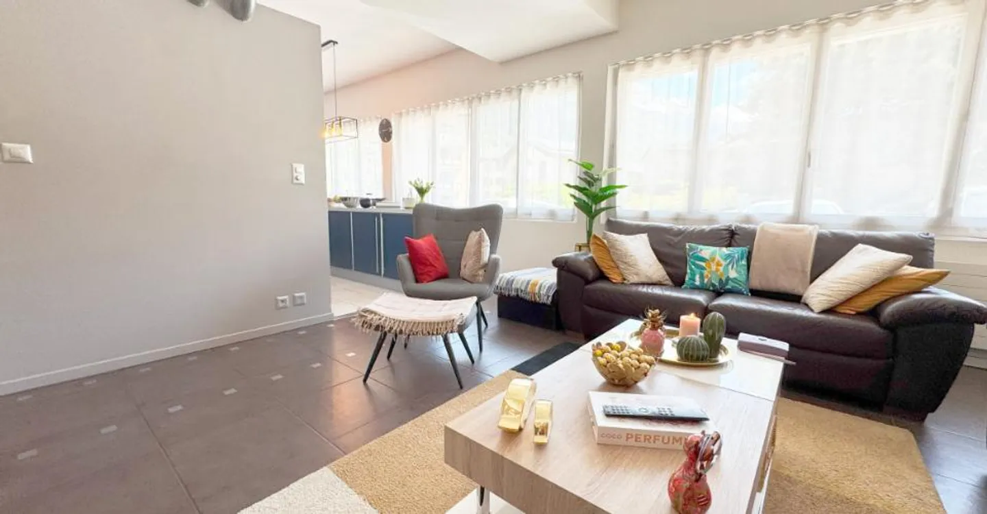 Appartement lumineux 4,5 pièces - Photo 2 sur 8