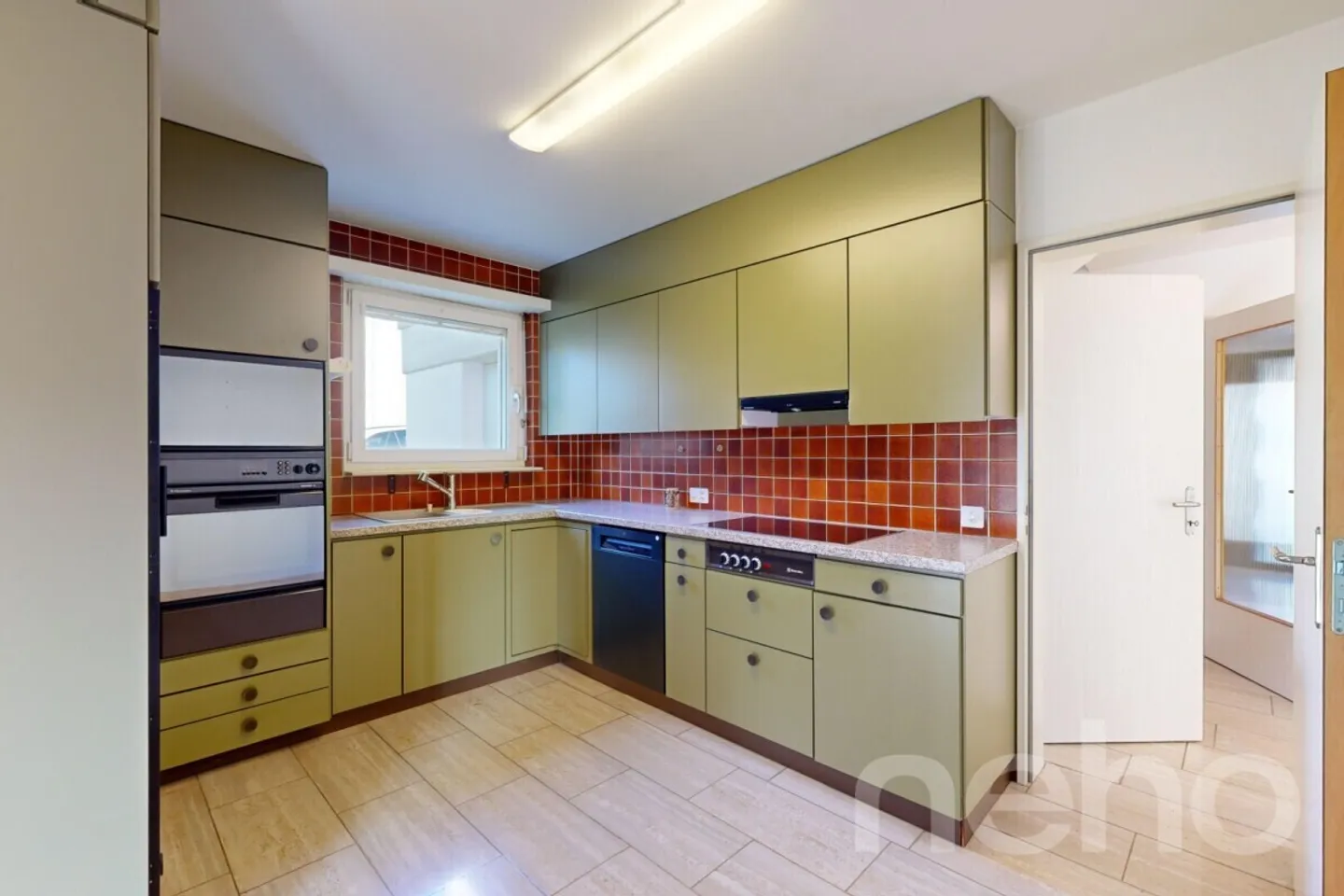 Ampia casa unifamiliare in posizione tranquilla con grande area esterna - Foto 4 di 13