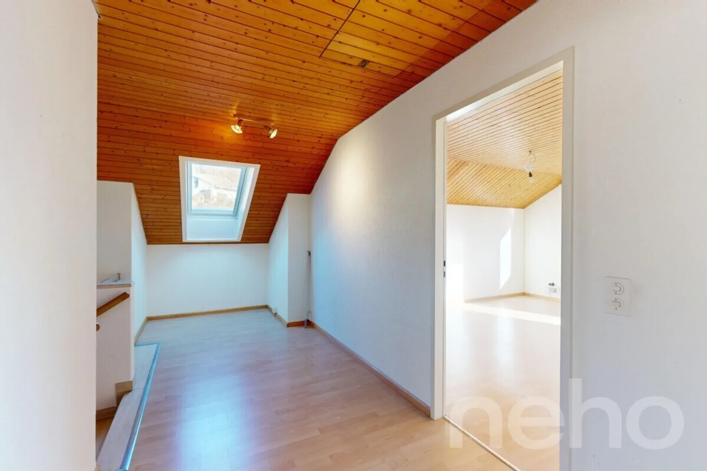 Ampia casa unifamiliare in posizione tranquilla con grande area esterna - Foto 7 di 13